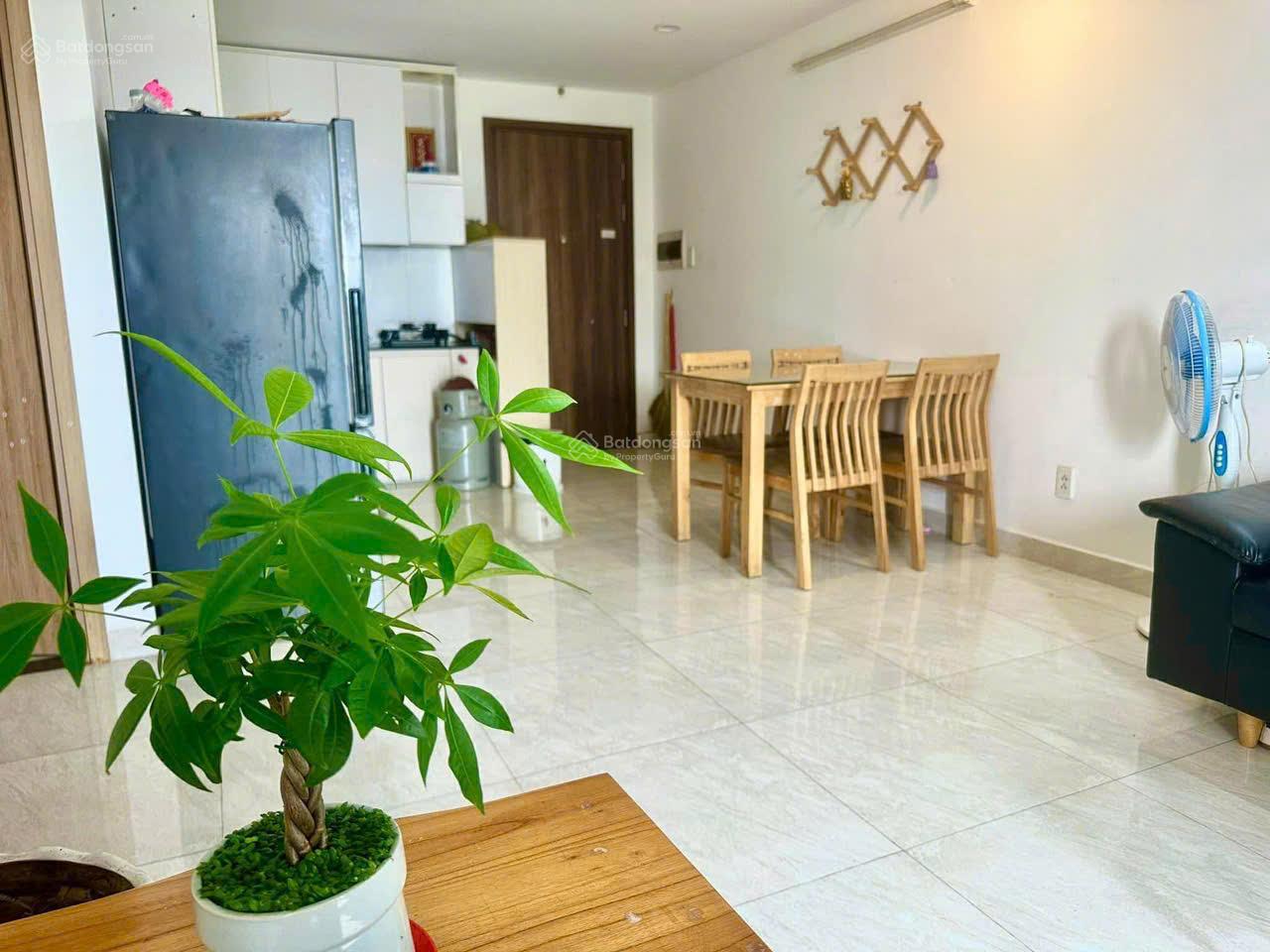 Chị gái gửi bán căn 2 phòng ngủ( góc) có ban công đẹp nhất dự án