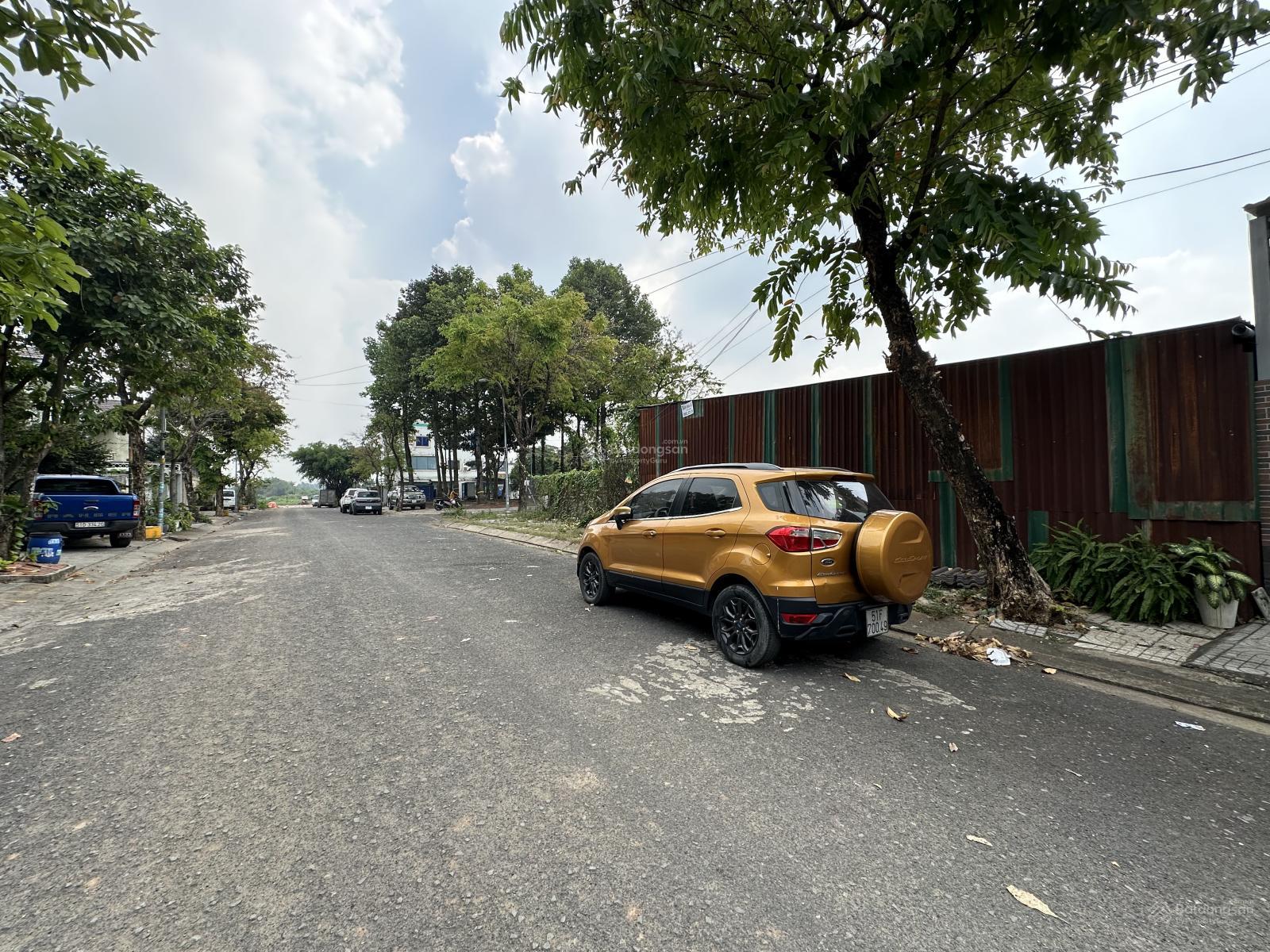 230m2. 10*23. Góc 2 mặt tiền. View Công viên. Đường rộng 12m. Có vỉa hè. SHR. Giá: 70tr/m2.