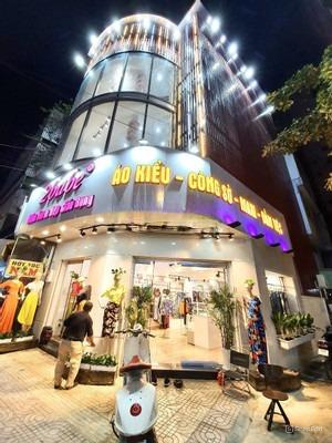 Bán siêu phẩm khan hiếm 3 mặt tiền Võ Văn Tần - Quận 3 - (NH: 8x10m) - 4 tầng - giá: 27,5 tỷ Bán siêu phẩm khan hiếm 3 mặt tiền Võ Văn Tần - Quận 3 - (NH: 8x10m) - 4 tầng - giá: 27,5 tỷ