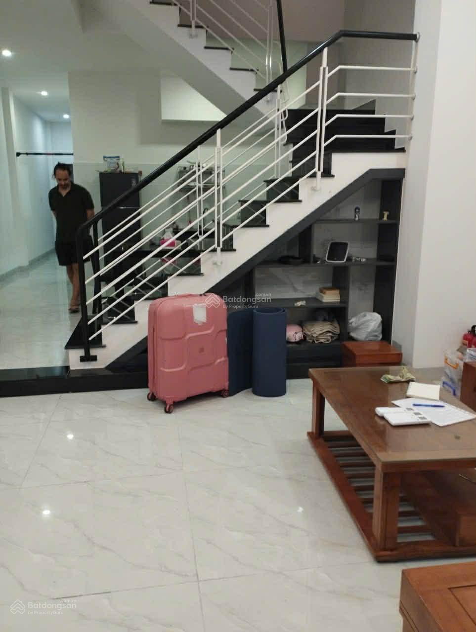 Cho thuê nhà 3 tầng 4 phòng ngủ, mặt tiền đường 7m5, Khu Đô Thị Nam Việt Á