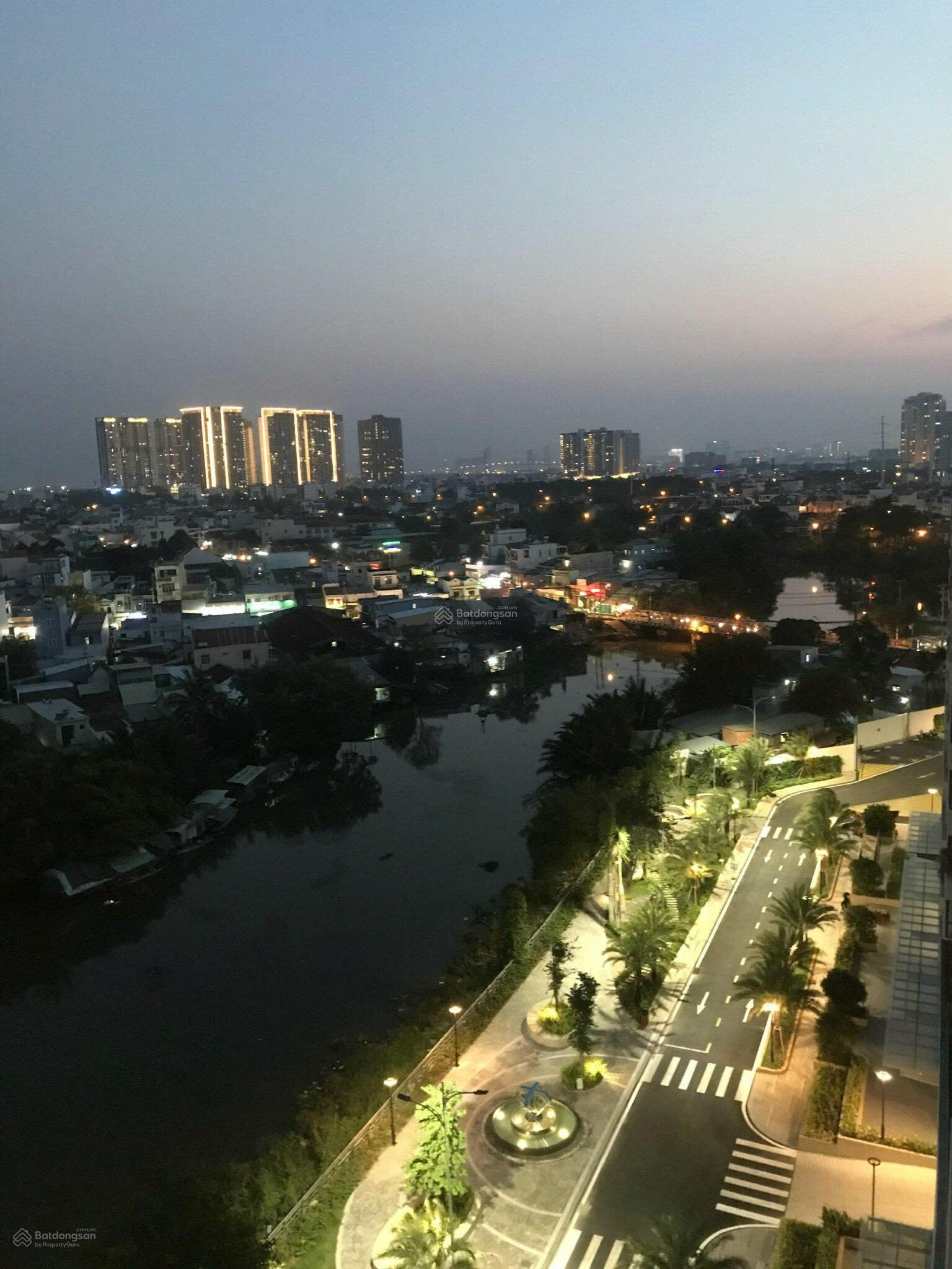 Mr.Trung - Bán gấp CH D'lusso 2PN - 2WC 68m2, view hồ bơi, nội thất CĐT. Chỉ 5.85 tỷ bao thuế phí