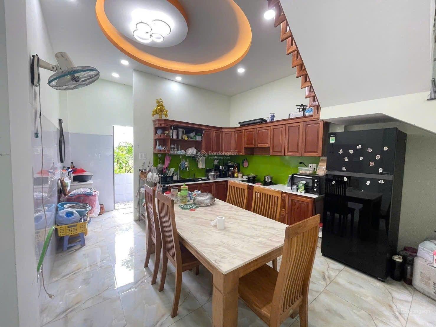 Nhà phố phường Đông Hòa tp HCM