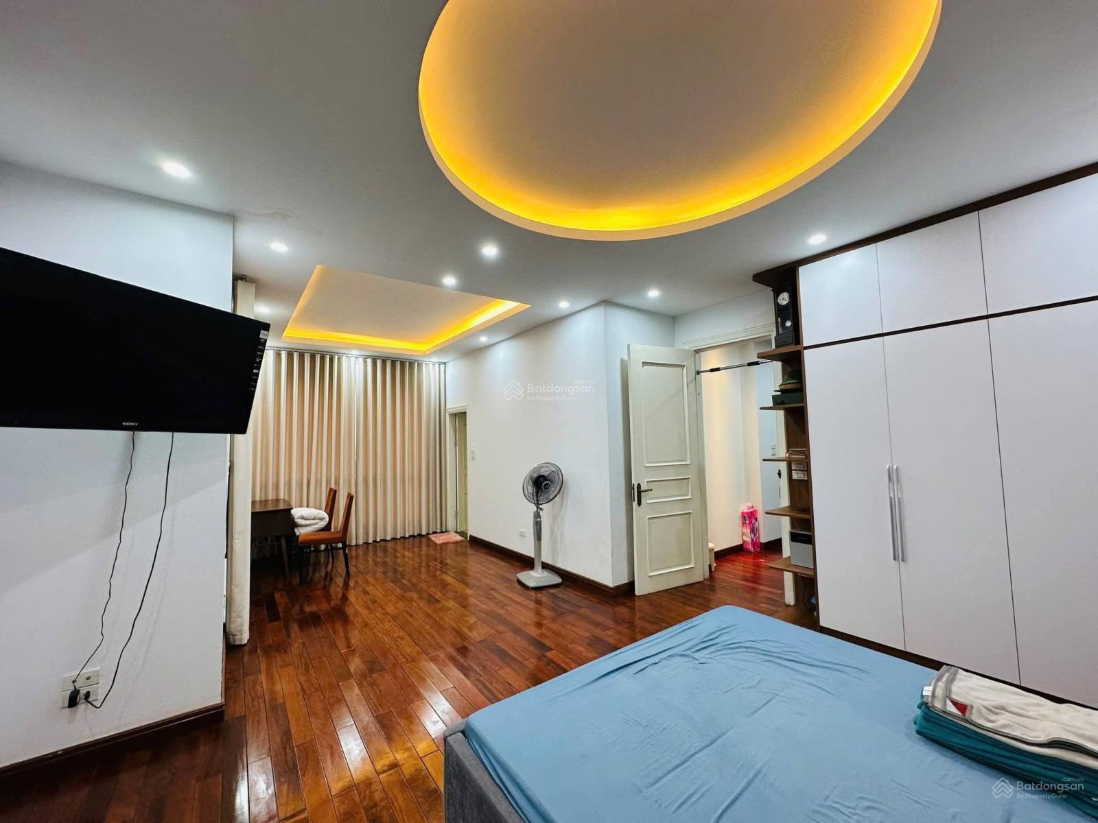 Biệt thự cạnh Vinhomes riverside 56tỷ 179m2, vỉa hè, lô góc, thang máy. Hiện đại Full nội thất xịn