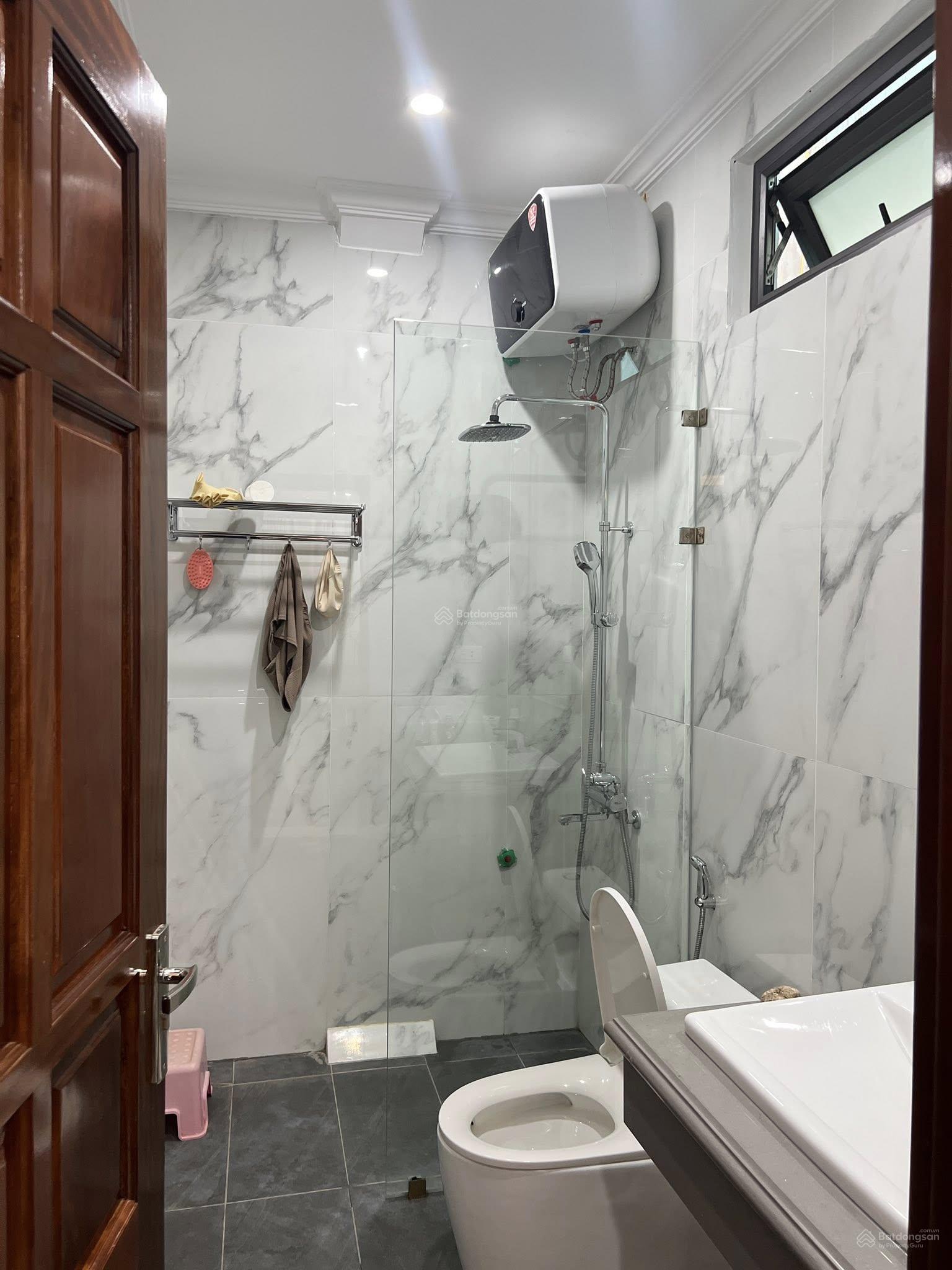 BÁN NHÀ KHU VỰC NGHĨA ĐÔ, CẦU GIẤY, DT 123 M2, Ô TÔ VÀO NHÀ, GIÁ 30 TỶ 5.