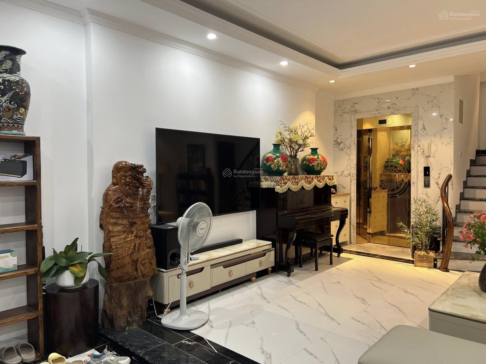 BÁN NHÀ ĐƯỜNG PHỐ HOÀNG QUỐC VIỆT, CẦU GIẤY, DT 110 M2, Ô TÔ VÀO NHÀ, GIÁ 35 TỶ.