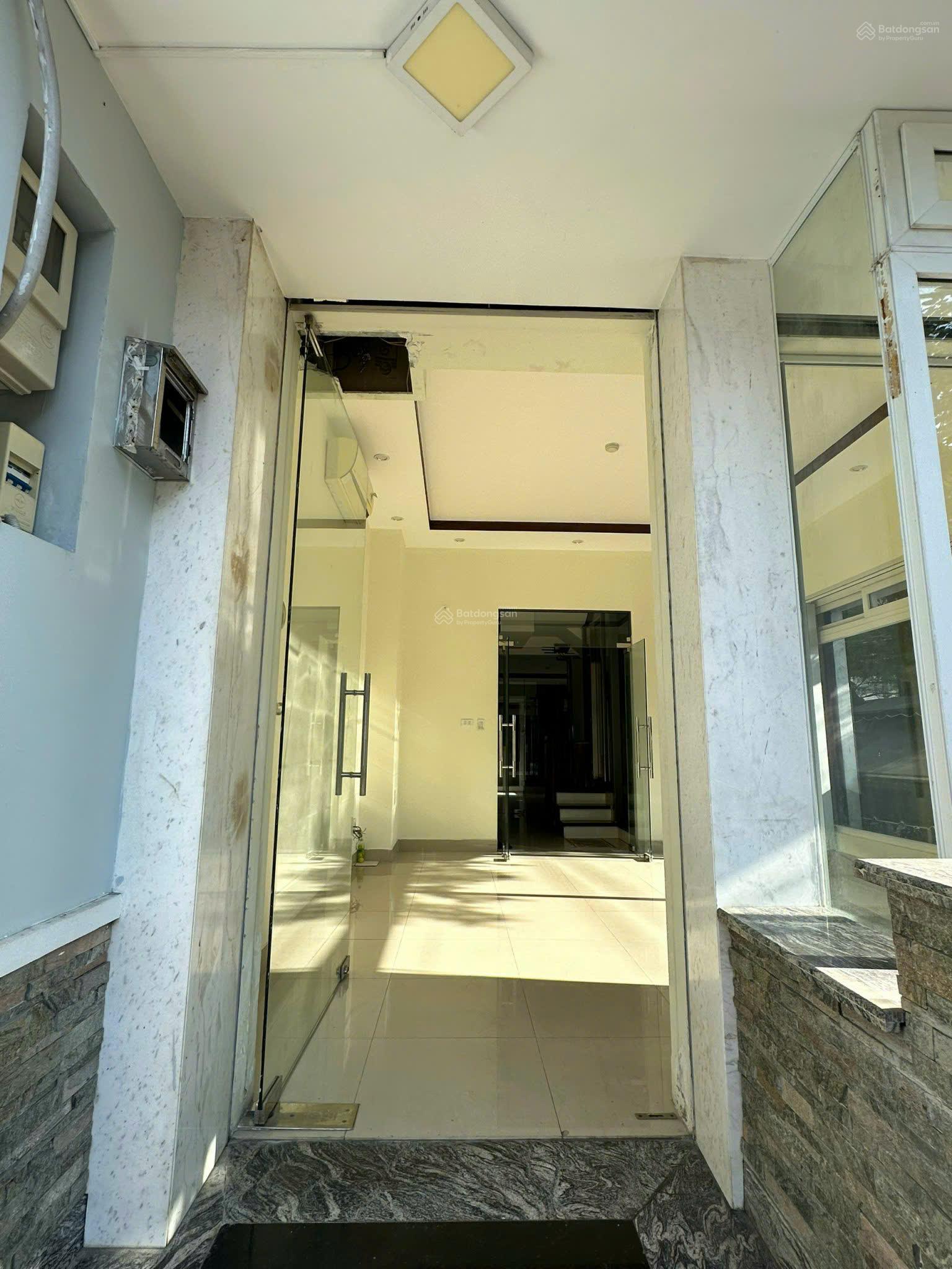 CHO THUÊ MẶT BẰNG GÓC ĐƯỜNG NGUYỄN THỊ THẬP GẦN KHU HIM LAM QUẬN 7. TRỆT +LẦU 1. 6X20M. GIÁ 60TR/TH