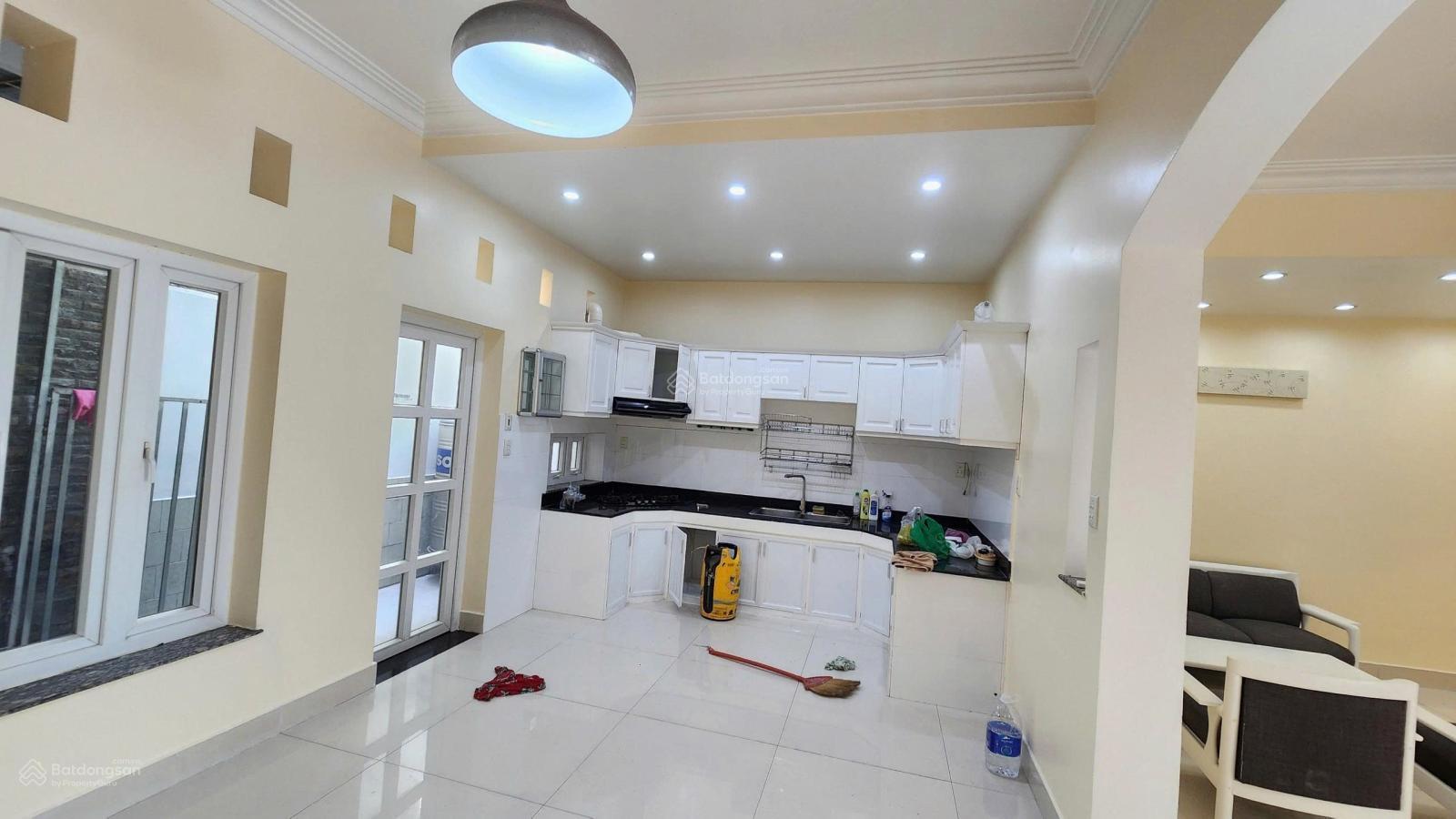 Nhà cho thuê giá rẻ khu Trung Sơn, Diện tích 5x20, trệt, 3 lầu, 7 phòng, giá 25 triệu.