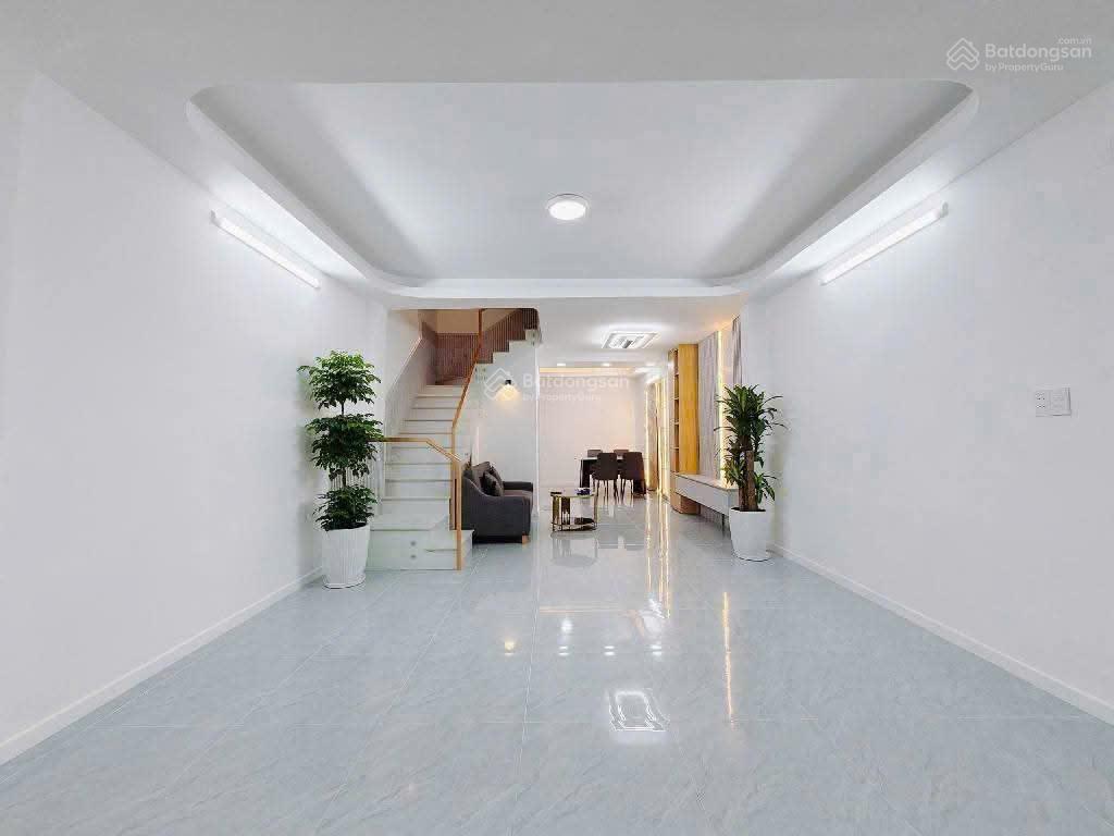 NHÀ SỔ HỒNG RIÊNG CHÍNH CHỦ - XE HƠI ĐẬU TRONG NHÀ - KẾ BÊN PHÚ MỸ HƯNG - QUẬN 7 - TPHCM