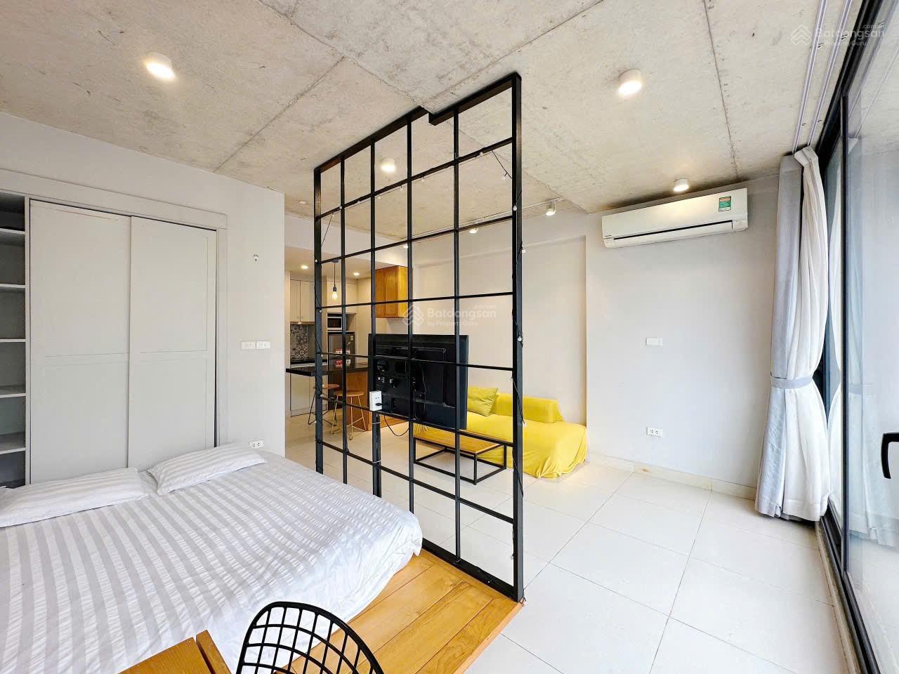 Chính chủ cho thuê căn hộ studio 40m2 mặt hồ ba mẫu đống đa, hanoi giá 12tr/tháng. Lh 0944 587 ***