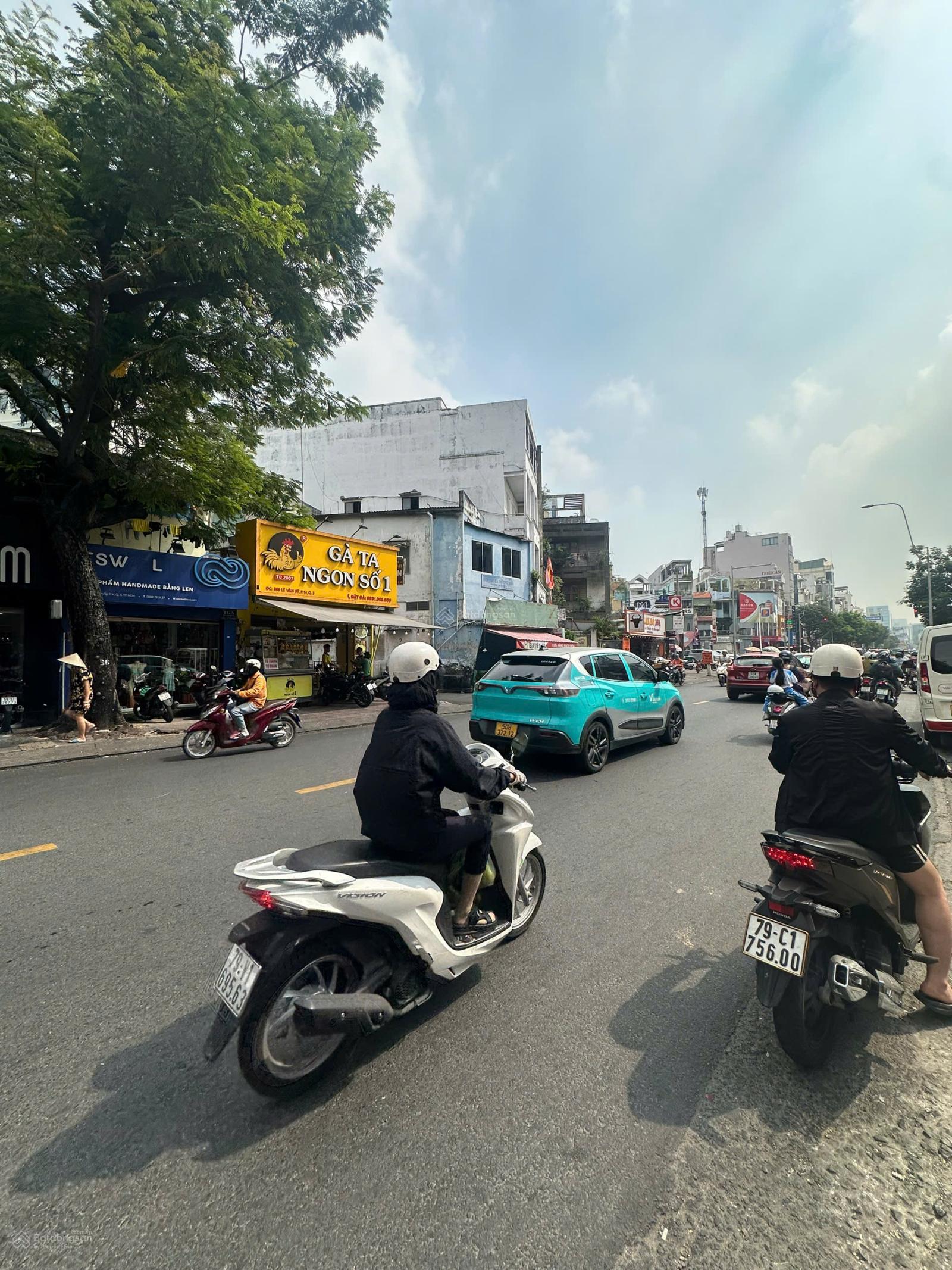 Cho thuê nhà góc 2 mặt tiền đường Lê Văn Sỹ P12 Quận 3 - DT 4,5x10 nở hậu 5,6m - 5 tầng - thang máy