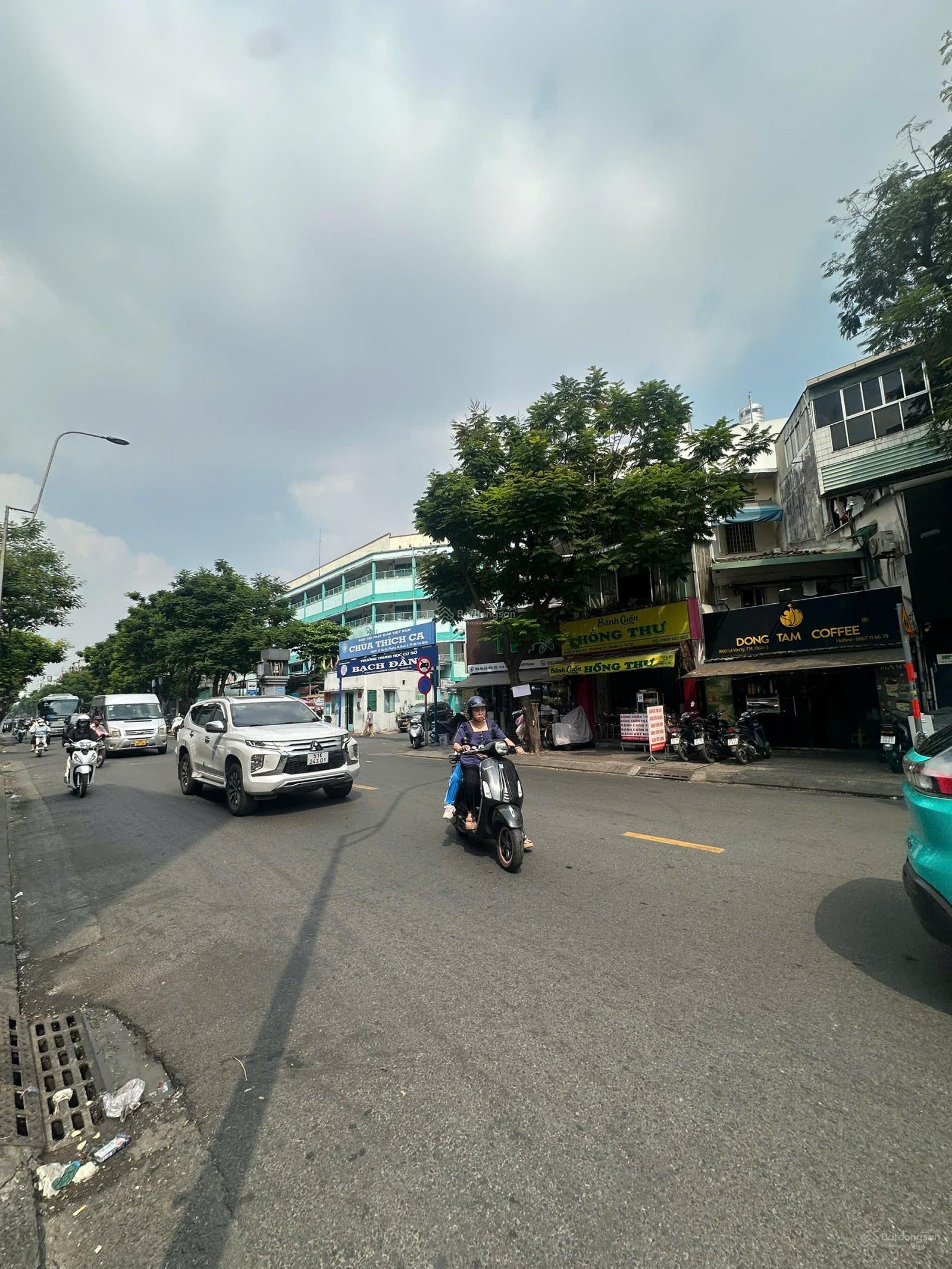 Cho thuê nhà góc 2 mặt tiền đường Lê Văn Sỹ P12 Quận 3 - DT 4,5x10 nở hậu 5,6m - 5 tầng - thang máy