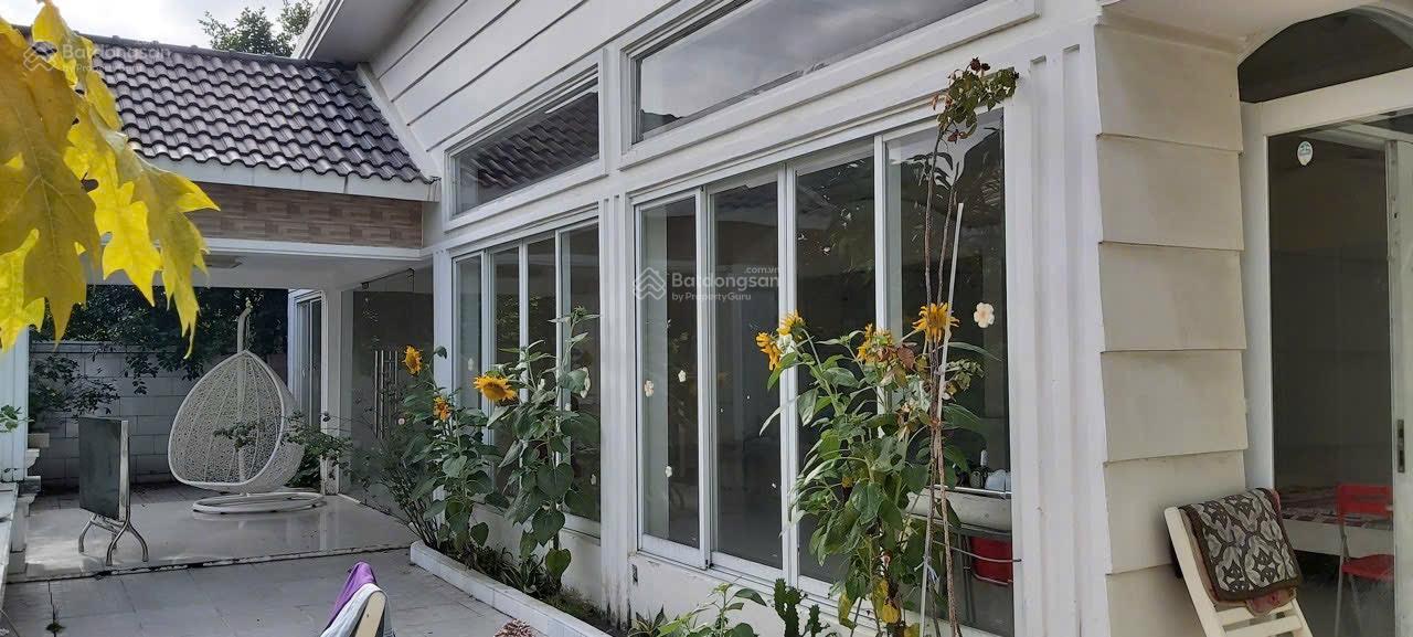 BÁN BIỆT THỰ SÂN VƯỜN MT ĐƯỜNG PHÚ LỢI TRUNG TÂM Vị trí: Mặt tiền đường Phú Lợi, gần chợ Hàng Bông