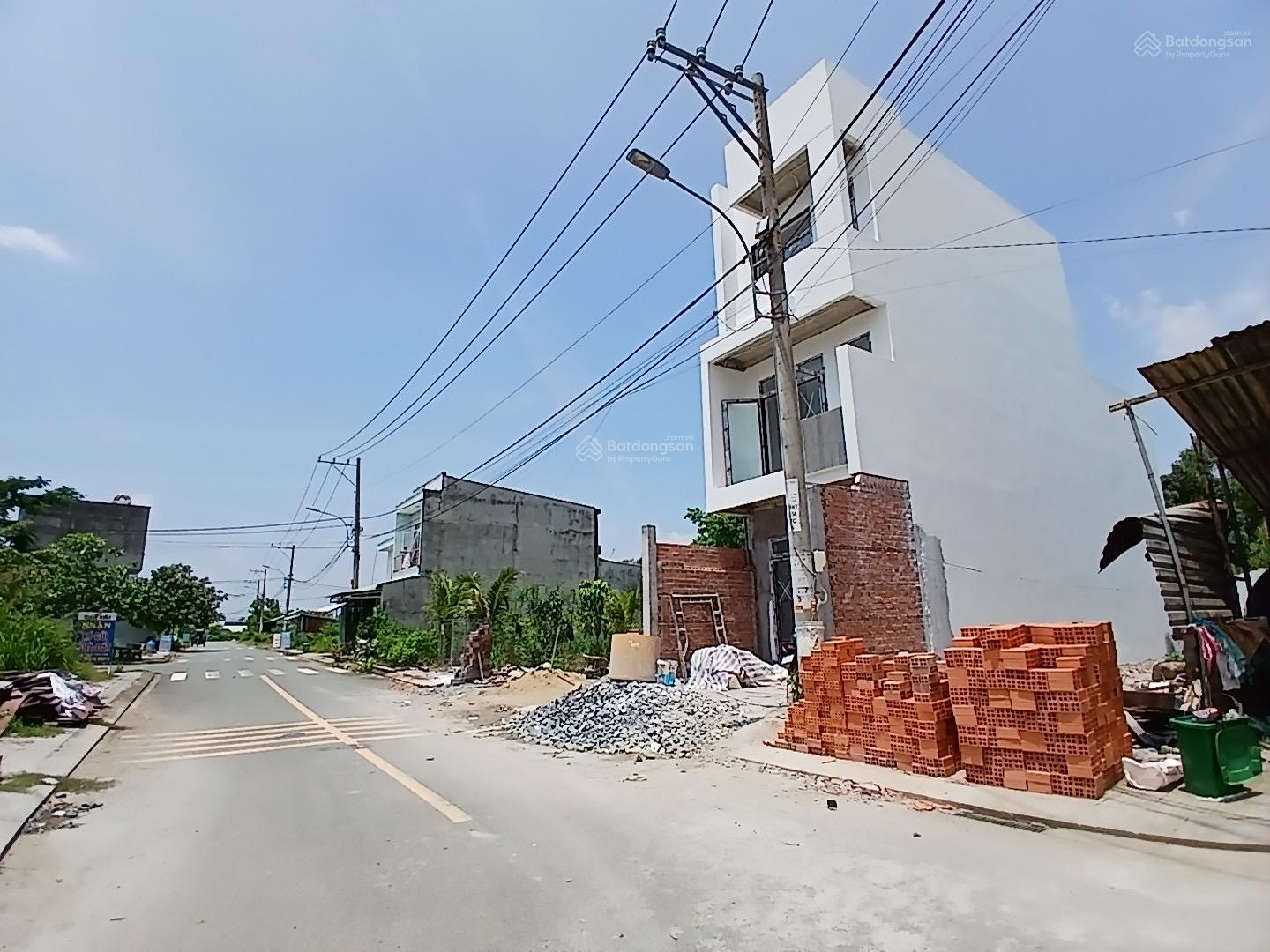 107m2. KDC Việt Nhân 1234. Ngay KDC Làng Đại học mới Quận 9. SHR. Giá: 2 tỷ chín.