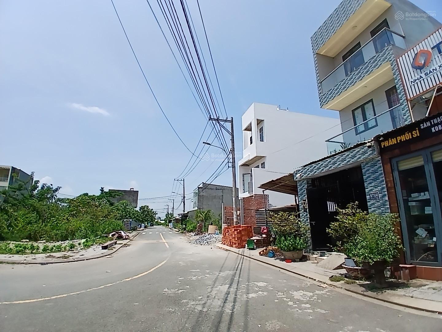 107m2. KDC Việt Nhân 1234. Ngay KDC Làng Đại học mới Quận 9. SHR. Giá: 2 tỷ chín.