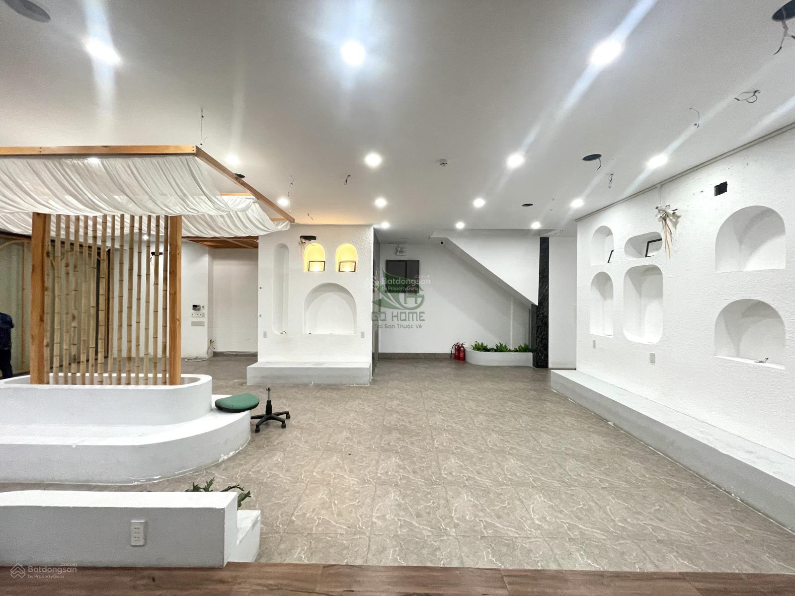 Cho thuê nhà ở kinh doanh lô góc 19 phòng có PCCC giá 80 triệu/tháng