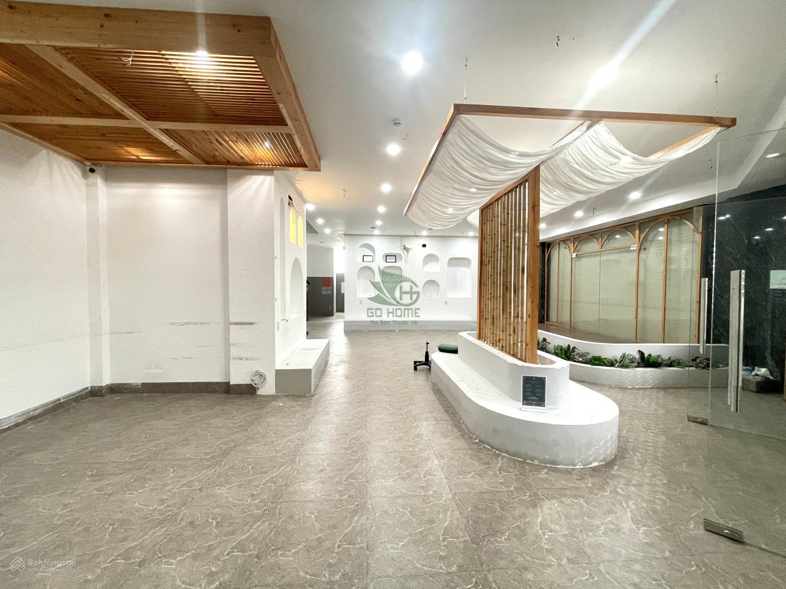 Cho thuê nhà ở kinh doanh lô góc 19 phòng có PCCC giá 80 triệu/tháng