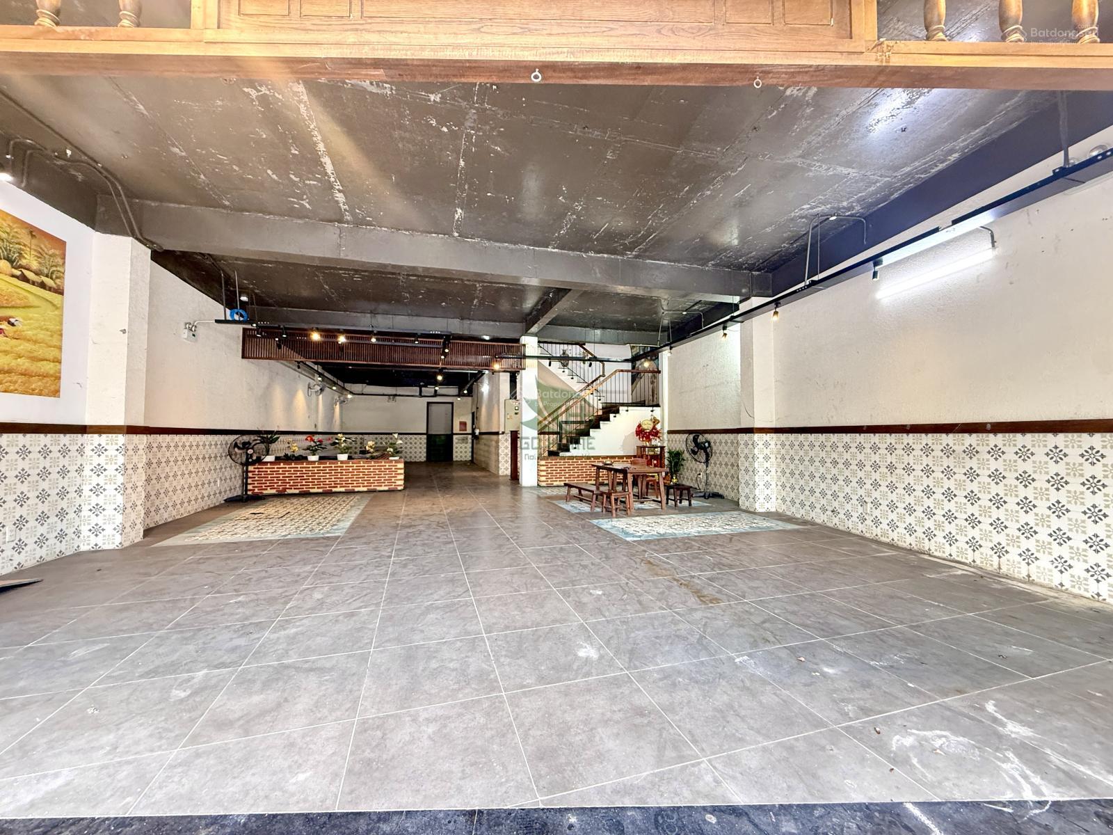 Cho thuê nhà kinh doanh 3 tầng siêu rộng 518m2 mặt tiền trung tâm thành phố giá 60 triệu/tháng