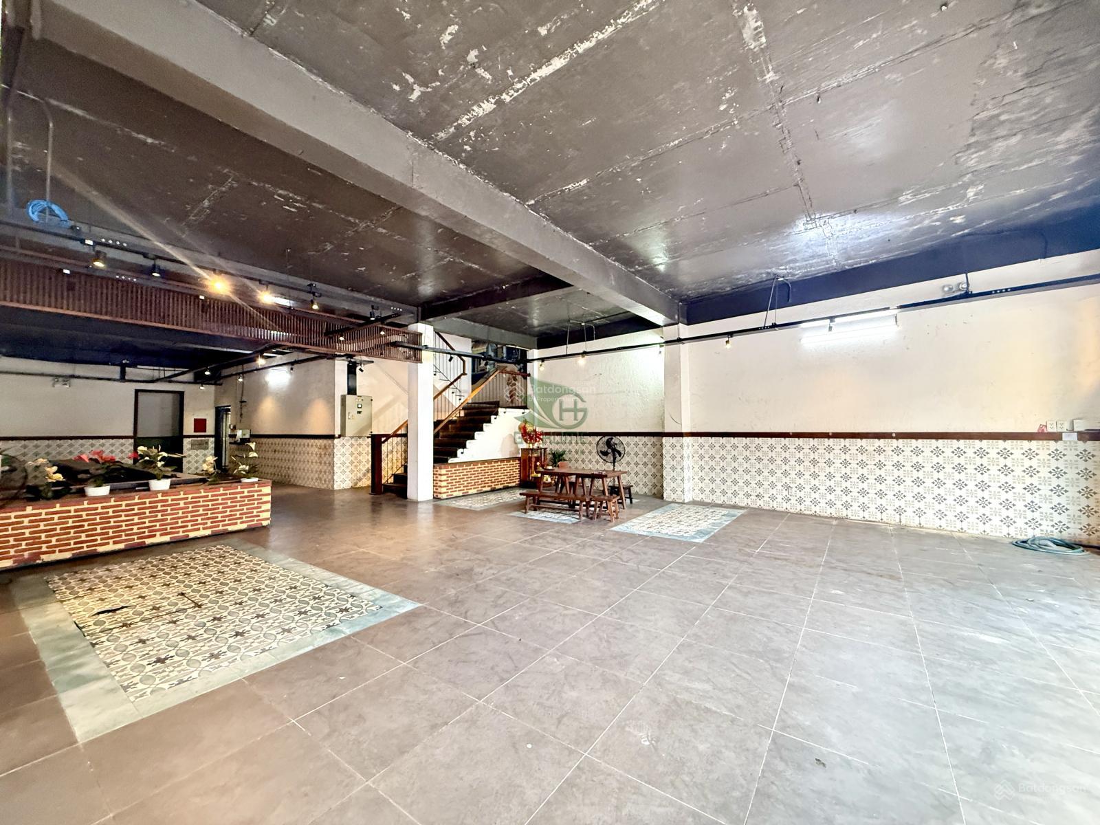 Cho thuê nhà kinh doanh 3 tầng siêu rộng 518m2 mặt tiền trung tâm thành phố giá 60 triệu/tháng