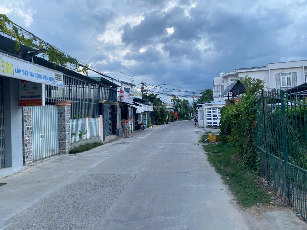 Bán đất mặt tiền Phú Trung, P. Tây Nha Trang (Vĩnh Thạnh), ngang 8,13 m, 179 m2 full thổ, đầu tư.