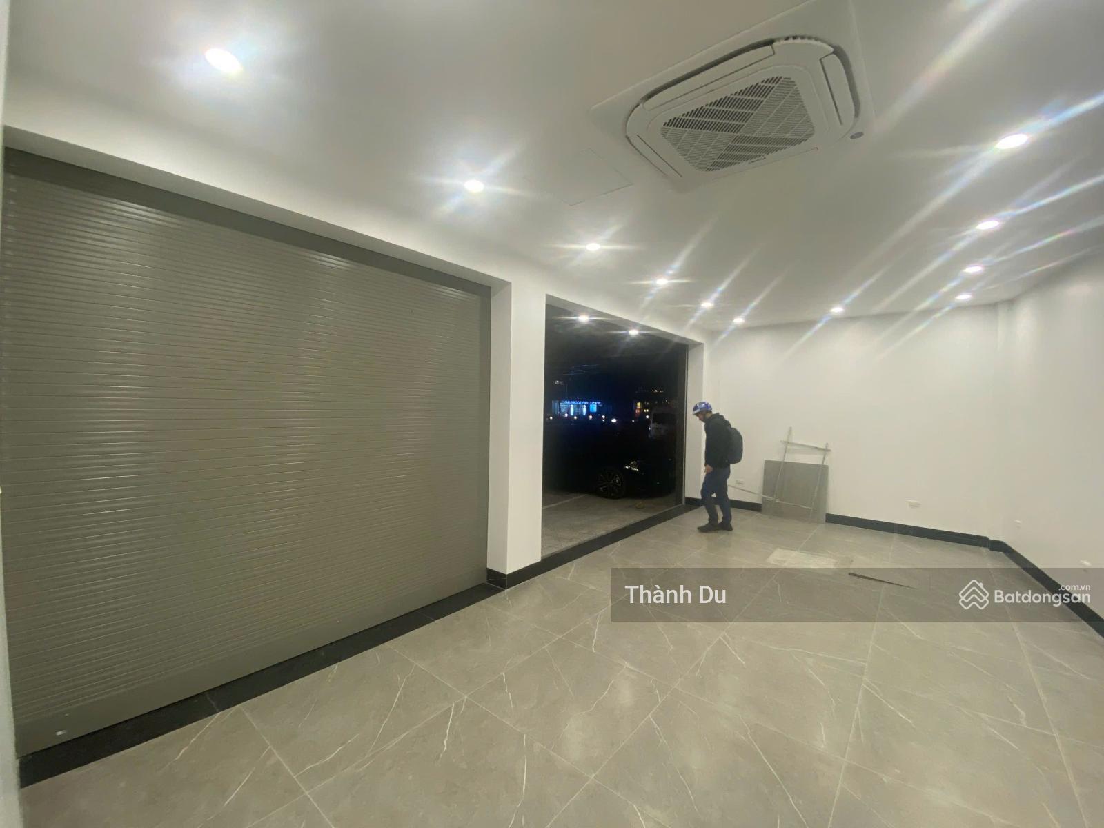 CHO THUÊ NGUYÊN CĂN MẶT PHỐ HỒNG TiẾN LONG BIÊN 50m2 MT 10m vỉa hè rộng ô tô đỗ, lô góc, nhà mới