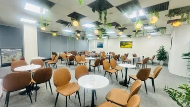 Cho thuê văn phòng mới, MT 12m, diện tích 120m2 thông sàn giá chỉ hơn 100k/m2 mặt phố, Đống Đa