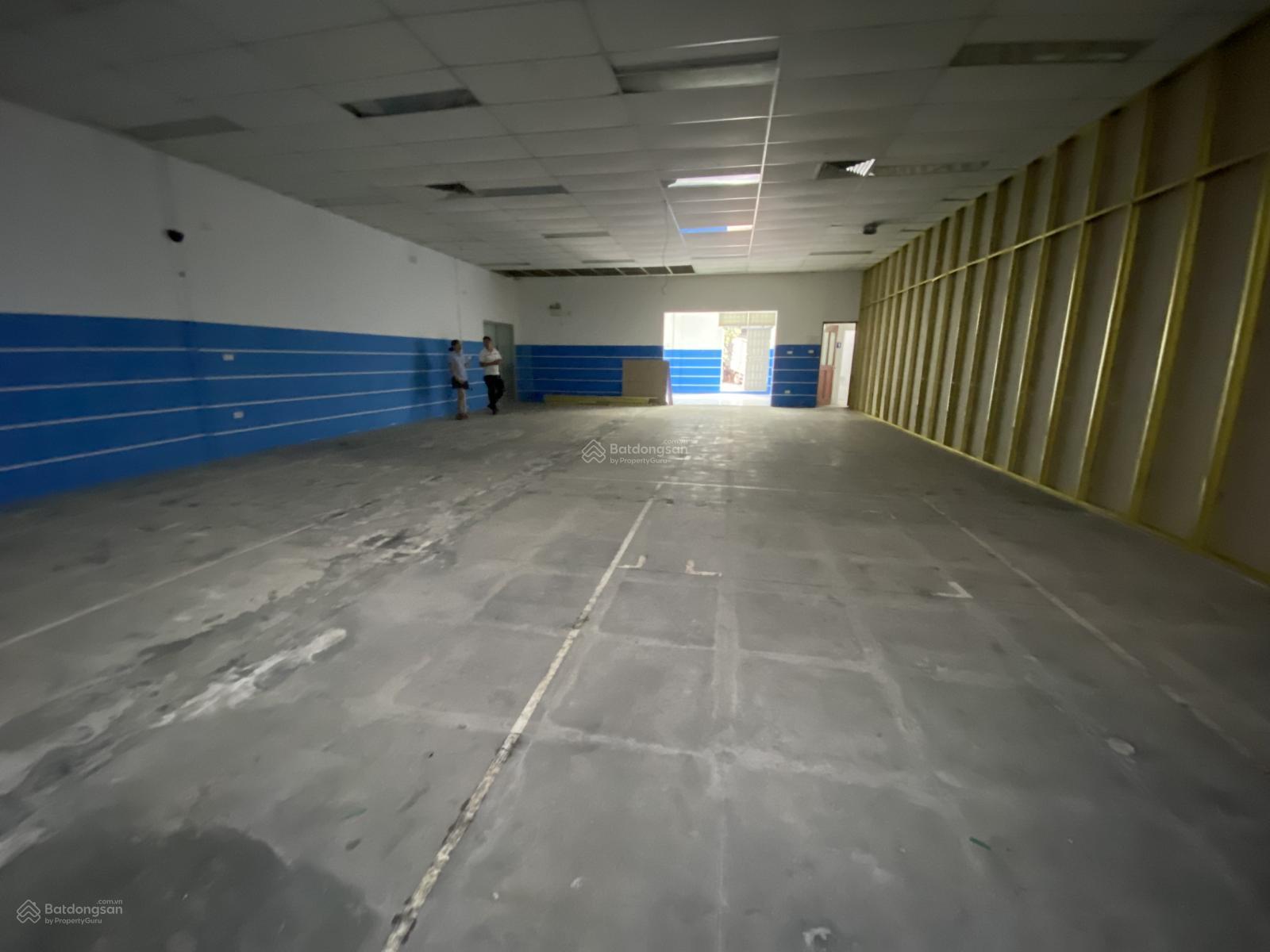 Cho thuê kho đường Cầu Diễn, Bắc Từ Liêm. DT 400m2, cao 6m. Có điện 3fa, xe công đỗ cửa. 110k/m2