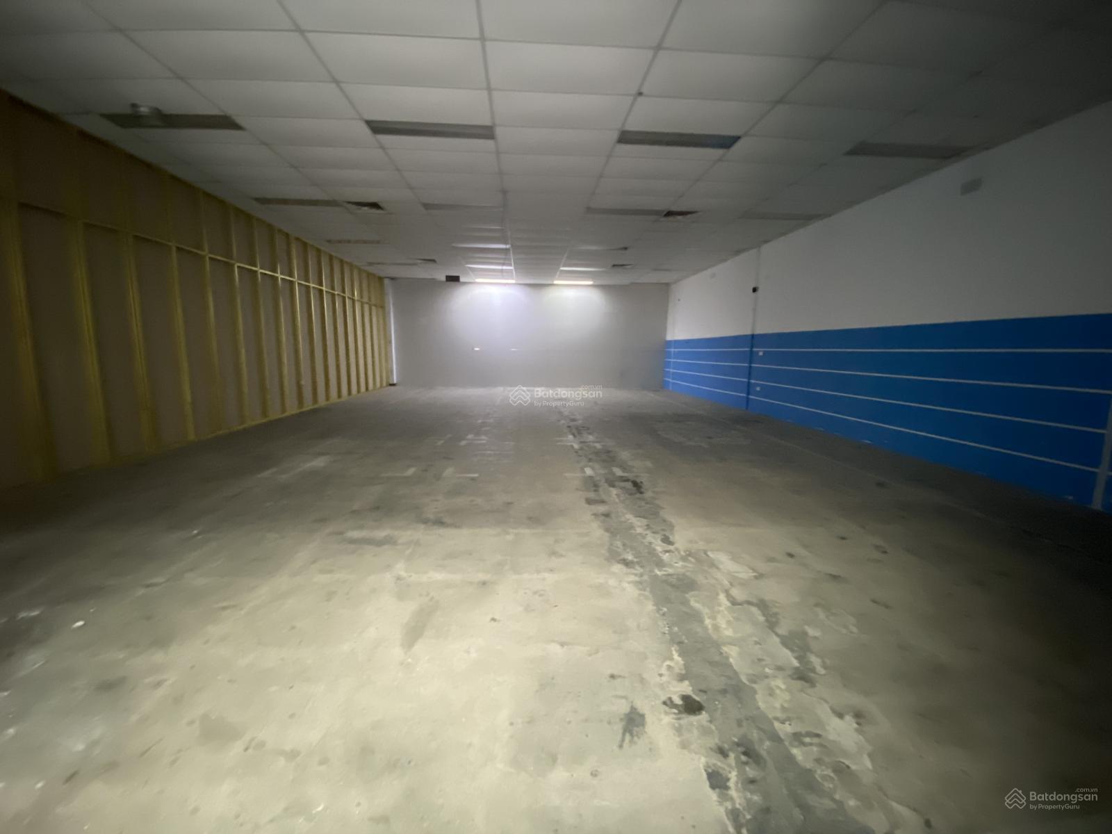 Cho thuê kho đường Cầu Diễn, Bắc Từ Liêm. DT 400m2, cao 6m. Có điện 3fa, xe công đỗ cửa. 110k/m2