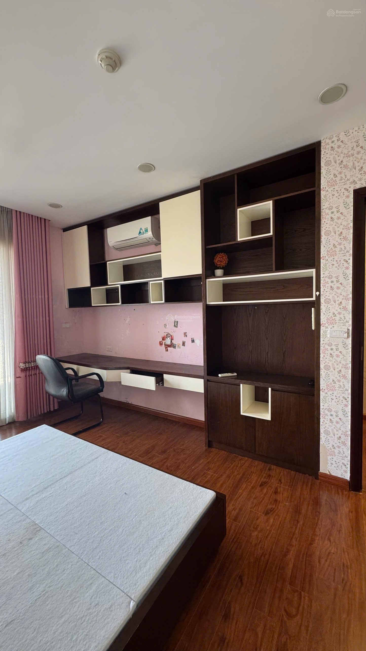 Cho thuê căn hộ VIMECO CT4 Nguyễn Chánh , 148m, 3 ngủ, đồ cơ bản, giá tốt.Lh 0911 614 ***