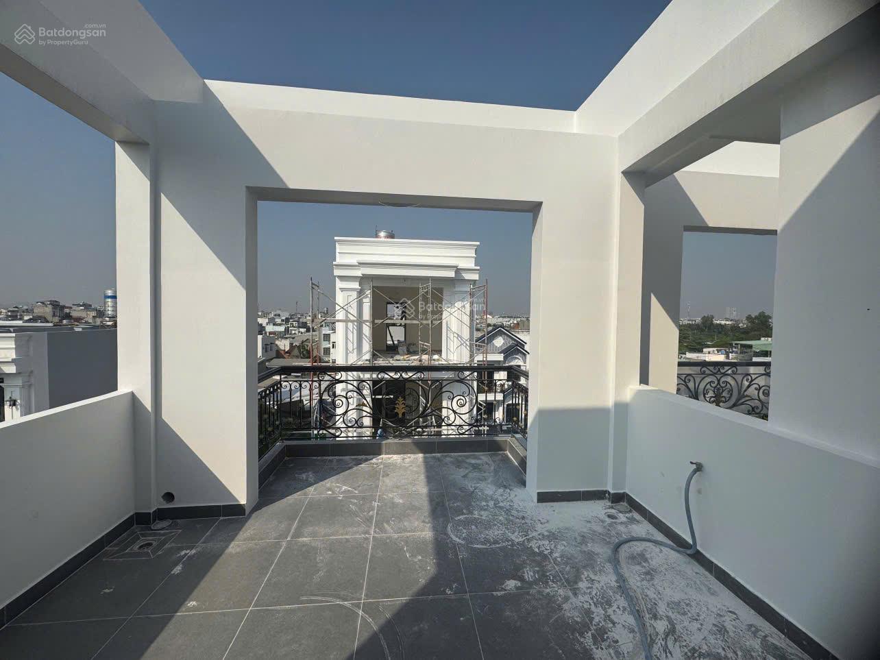 Bán nhà 4 tầng + 1 lửng phường Hiệp Bình Chánh, Thủ Đức, cách trung tâm thương mại GigaMall 1,5km