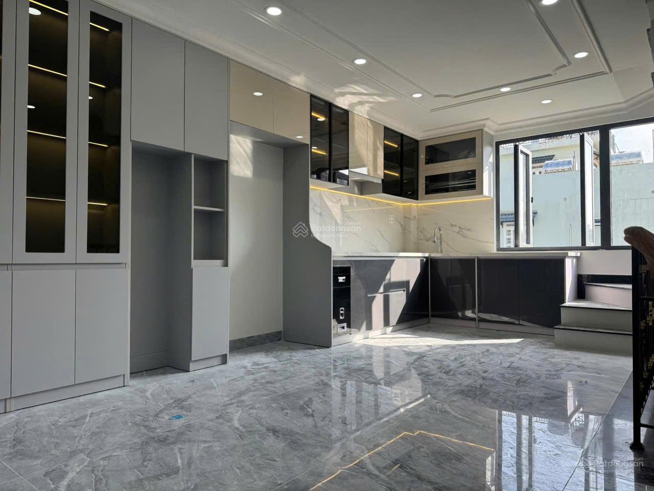 Bán nhà 4 tầng + 1 lửng phường Hiệp Bình Chánh, Thủ Đức, cách trung tâm thương mại GigaMall 1,5km