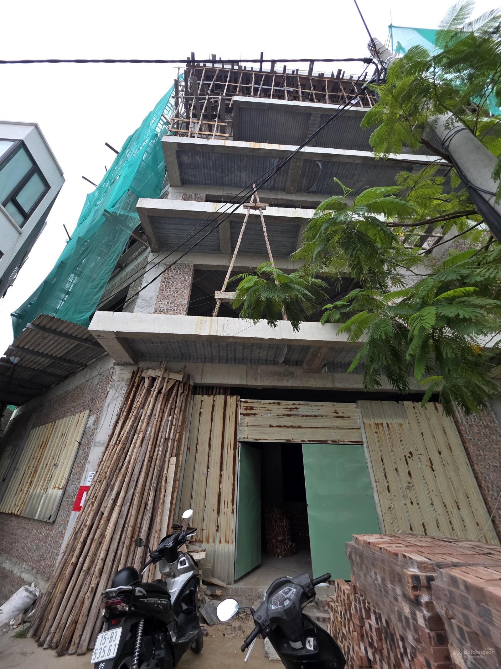 Bán nhà mặt đường Tô Hiệu gần ngã 4 Trại Lính, DT 111m2, ngang gần 6m, nhà cao tầng có thang máy