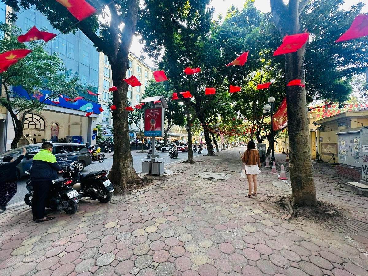 Hiếm, TT Ba Đình vài bước ra phố, nhà đẹp ở ngay,ngõ rộng dân trí cao. DT 37m 6T mt3,5m giá 13,8tỷ Hiếm, TT Ba Đình vài bước ra phố, nhà đẹp ở ngay,ngõ rộng dân trí cao. DT 37m 6T mt3,5m giá 13,8tỷ