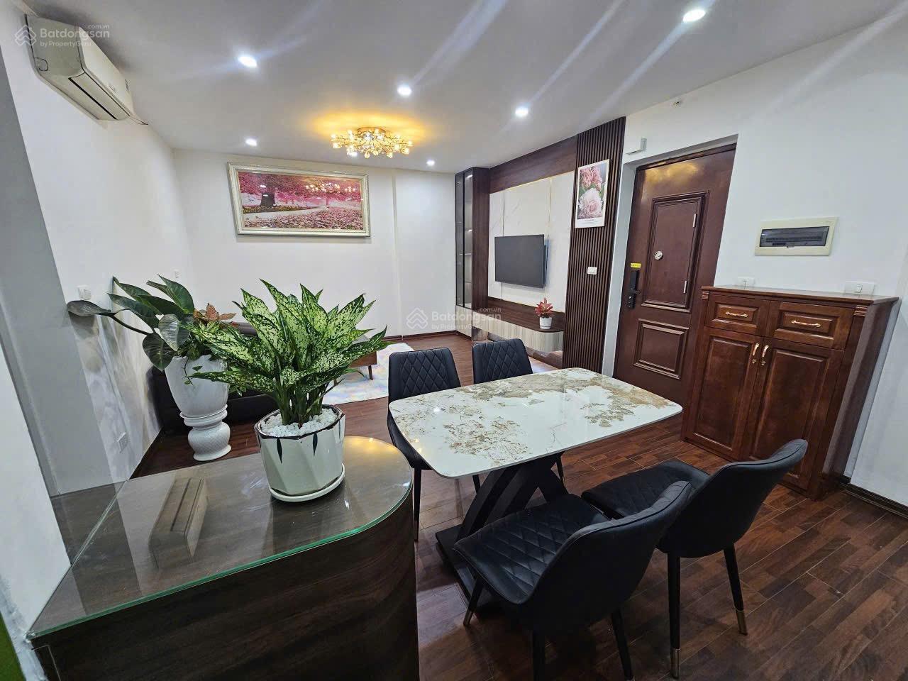 Chủ cần bán gấp căn 2 ngủ 2WC full nội thất đẹp giá rẻ chung cư Rice City Tây Nam Linh Đàm Hoàng M