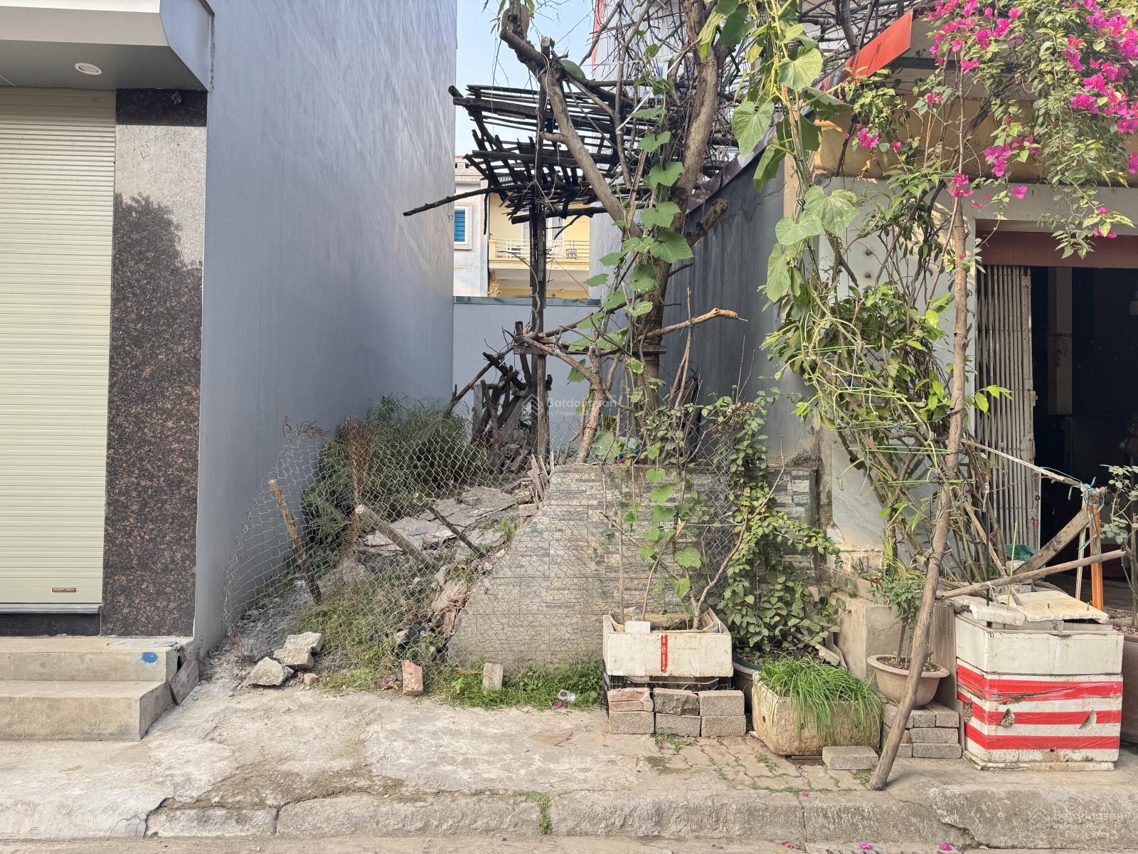 Chính chủ cần bán gấp mảnh đất thổ cư tại diện tích nhỏ tại phố Kim Quan, Việt Hưng, Long Biên Chính chủ cần bán gấp mảnh đất thổ cư tại diện tích nhỏ tại phố Kim Quan, Việt Hưng, Long Biên