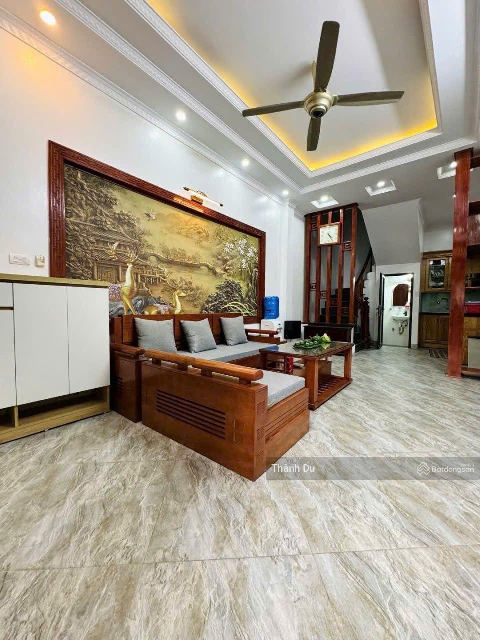 CHO THUÊ NHÀ NGUYÊN CĂN : FUll NỘI THẤT ,Ô TÔ VÀO NHÀ ,CÁCH 10 M Ô TÔ TRÁNH THẠCH BÀN , GIÁ 10 TR