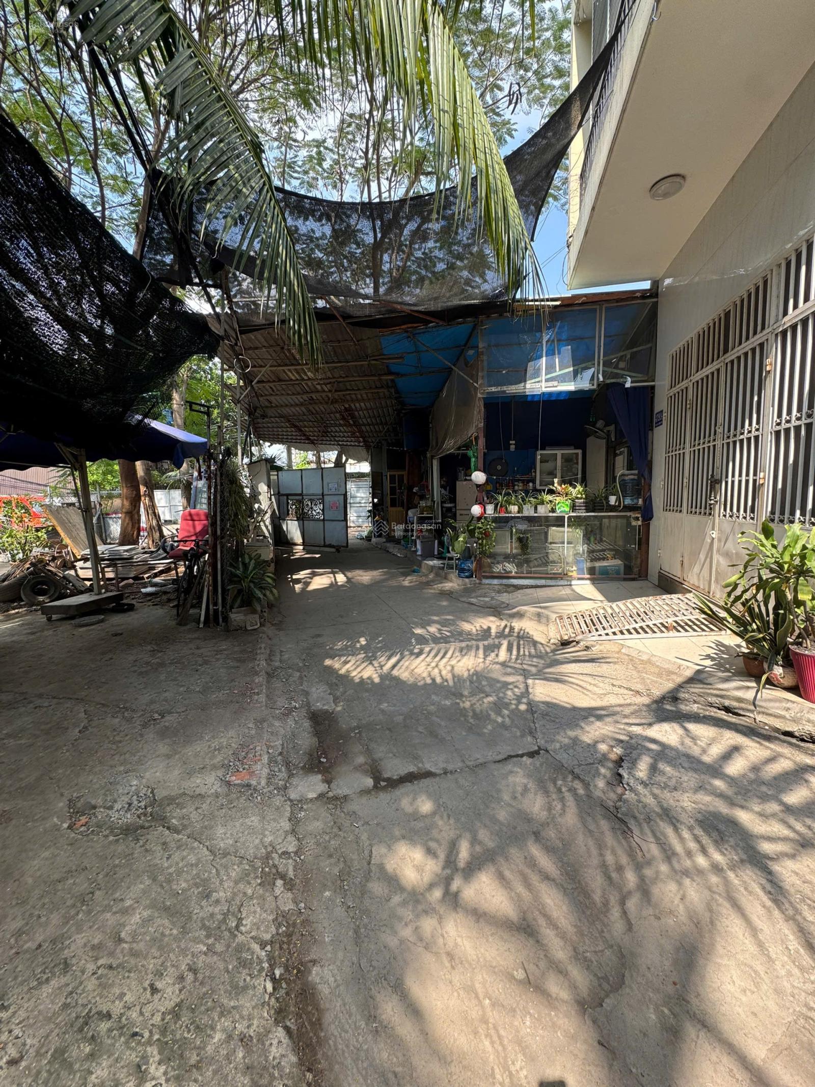 Bán Đất cách bến xe Miền Tây 300m