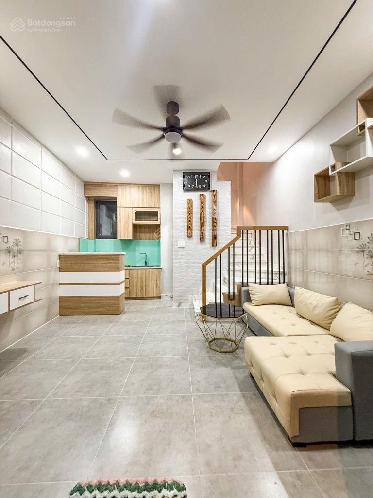 Hiếm nhà đẹp nội thất VIP hẻm 7m đường Trường Sa giáp Quận 1_35m2_3 tầng _6,8 tỉ TL