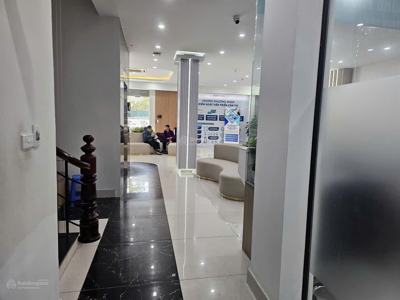 Cho thuê nhà 4 tầng mặt phố Liên Bảo, Vĩnh Phúc, 400m2, 800m2 sàn, giá tốt