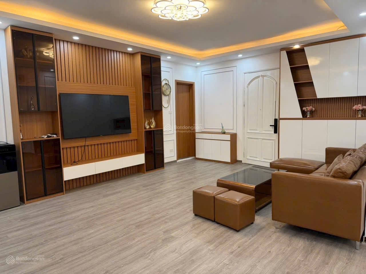 Cần bán căn toà 17T6 Trung Hoà,CG, đt 120m, 3pn 2vs.. Giá:11.2 tỷ LH Kiều Thuý 0949 170 ***