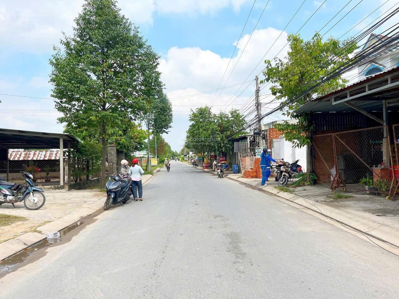 Mặt tiền đường Trần Quốc Thảo ngang 12m, sổ sẵn, sát bên chợ Chơn Thành kinh doanh mua bán hợp lý