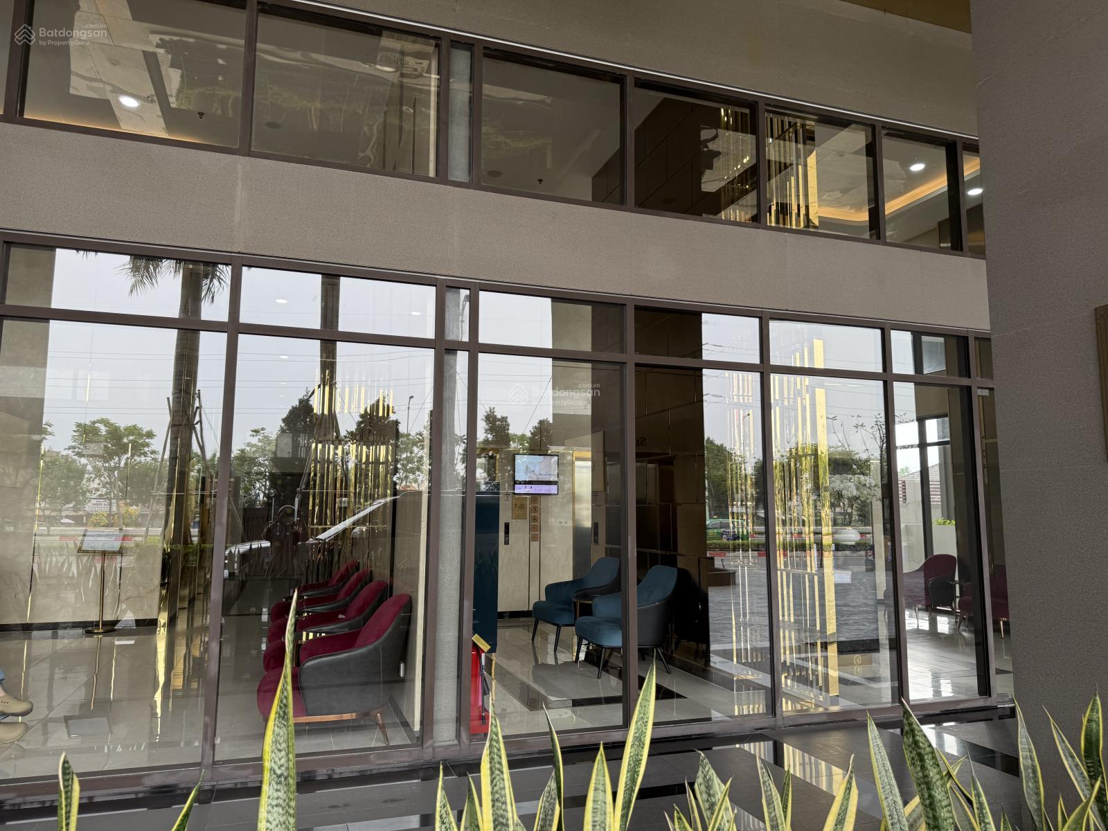 Cho thuê văn phòng ST Moritz Phạm Văn Đồng, 25 triệu, 100m2, Thủ Đức . LH 0942 878 *** Ms Tú mở cửa