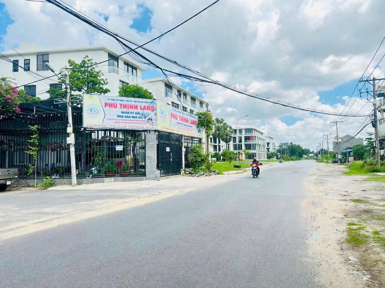 Bán thửa đất mặt tiền tuyệt đẹp full thổ cư đường Bưng Ông Thoàn, P. Phú Hữu, Quận 9