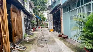 Hạ giá 500tr, giao nhà ngay, Ung Văn Khiêm, DT 4,2x18m, 2 tầng nhà mới cứng, cách mặt tiền 10m