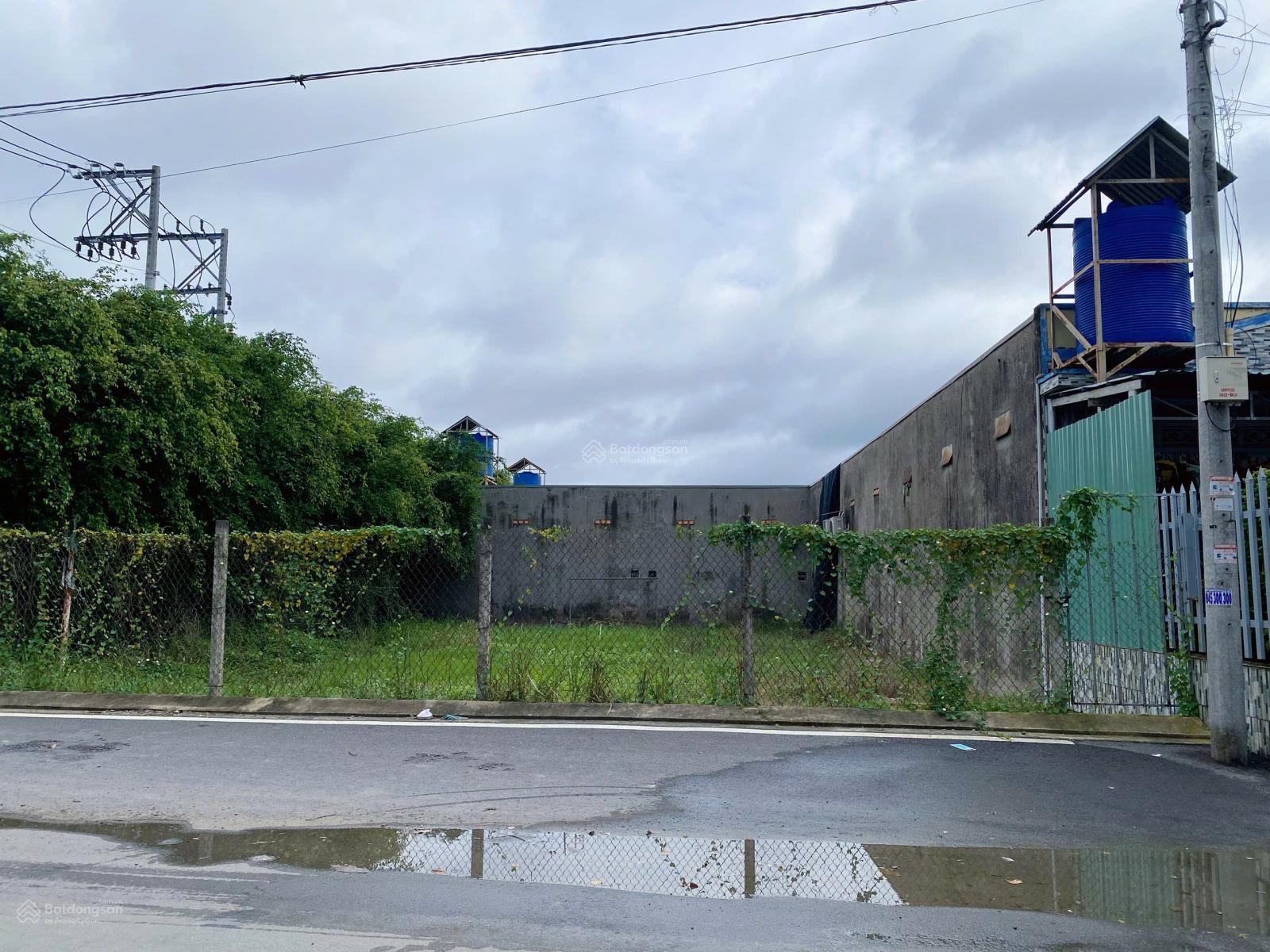 Bán gấp cặp đất 180m2, cách trường liên cấp 300m, phong thủy tốt, sổ hồng riêng