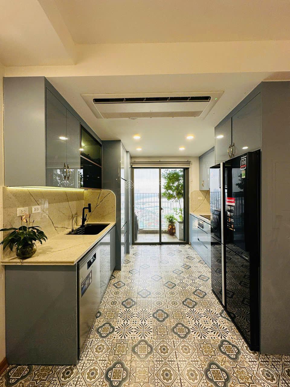 Chủ nhà cần bán căn 3pn view sông Hồng full nội thất đẹp