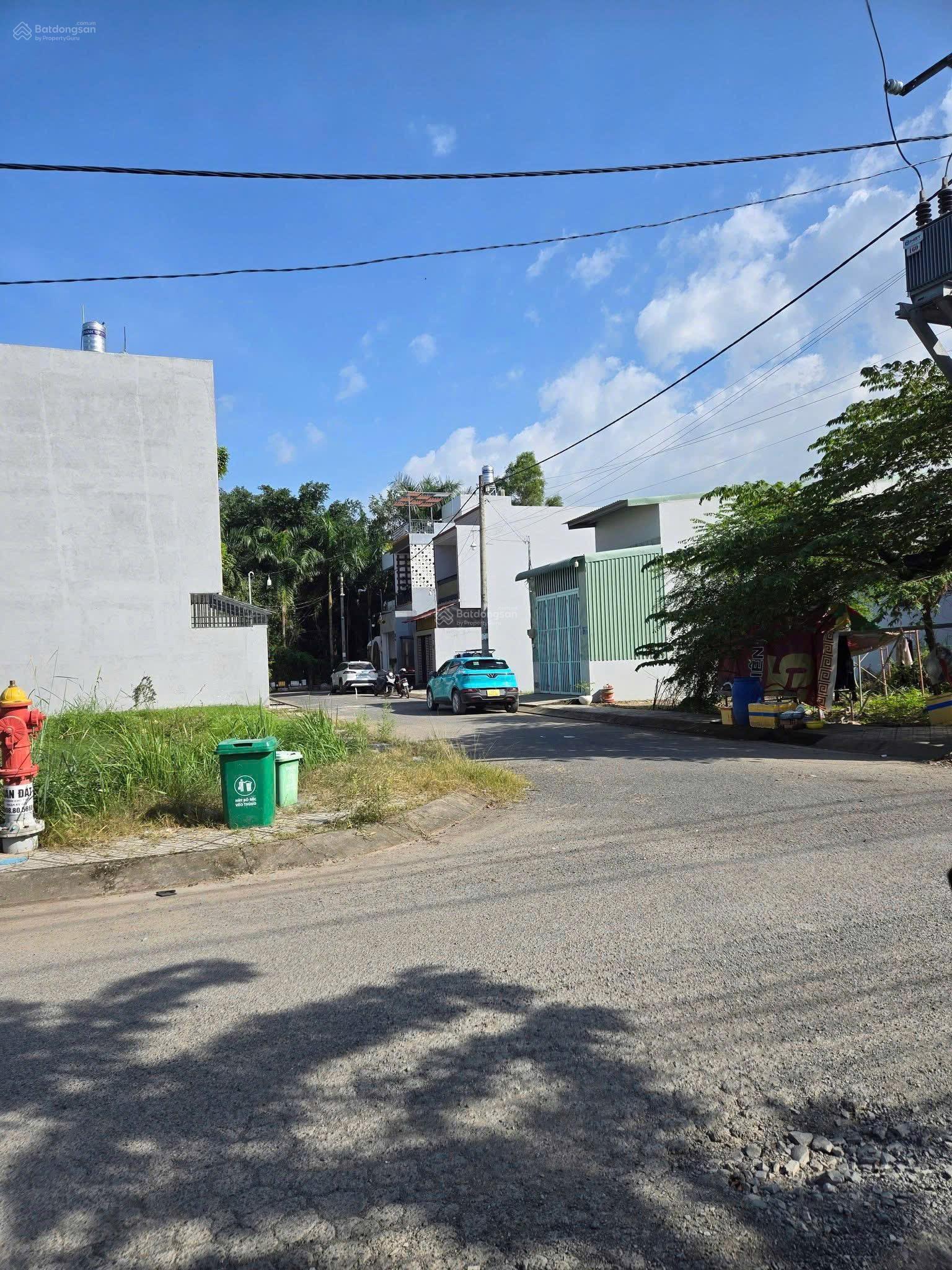 CC bán nhanh lô đất Đ Long Thuận, P. Long Phước Q9 - Cách MT chỉ 50m - DT: 52m2 giá 2.950tỷ SHR