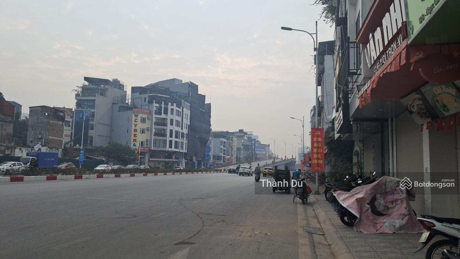 Cho thuê nguyên nhà mặt phố Hồng Tiến - Ngọc Lâm 50m2, mặt tiền 10m, vỉa hè rộng kinh doanh