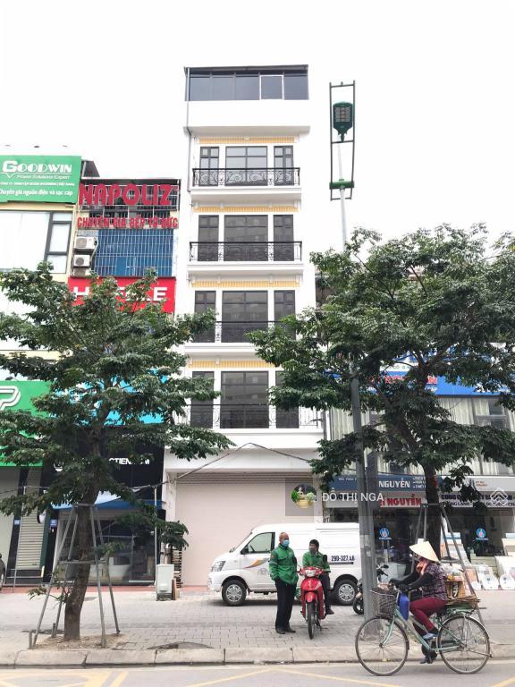 Bán nhà mặt phố tại đường Phạm Văn Đồng 38m2* 5T, 2 mặt thoáng, kinh doanh tốt. LH 0962 035 ***