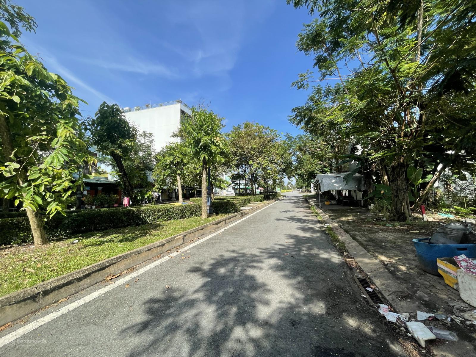 Cần bán lô đất đường N6 đối diện công viên, tại KDC Long Hậu Nam Sài Gòn. DT: 5m x 20m giá 2,6 tỷ