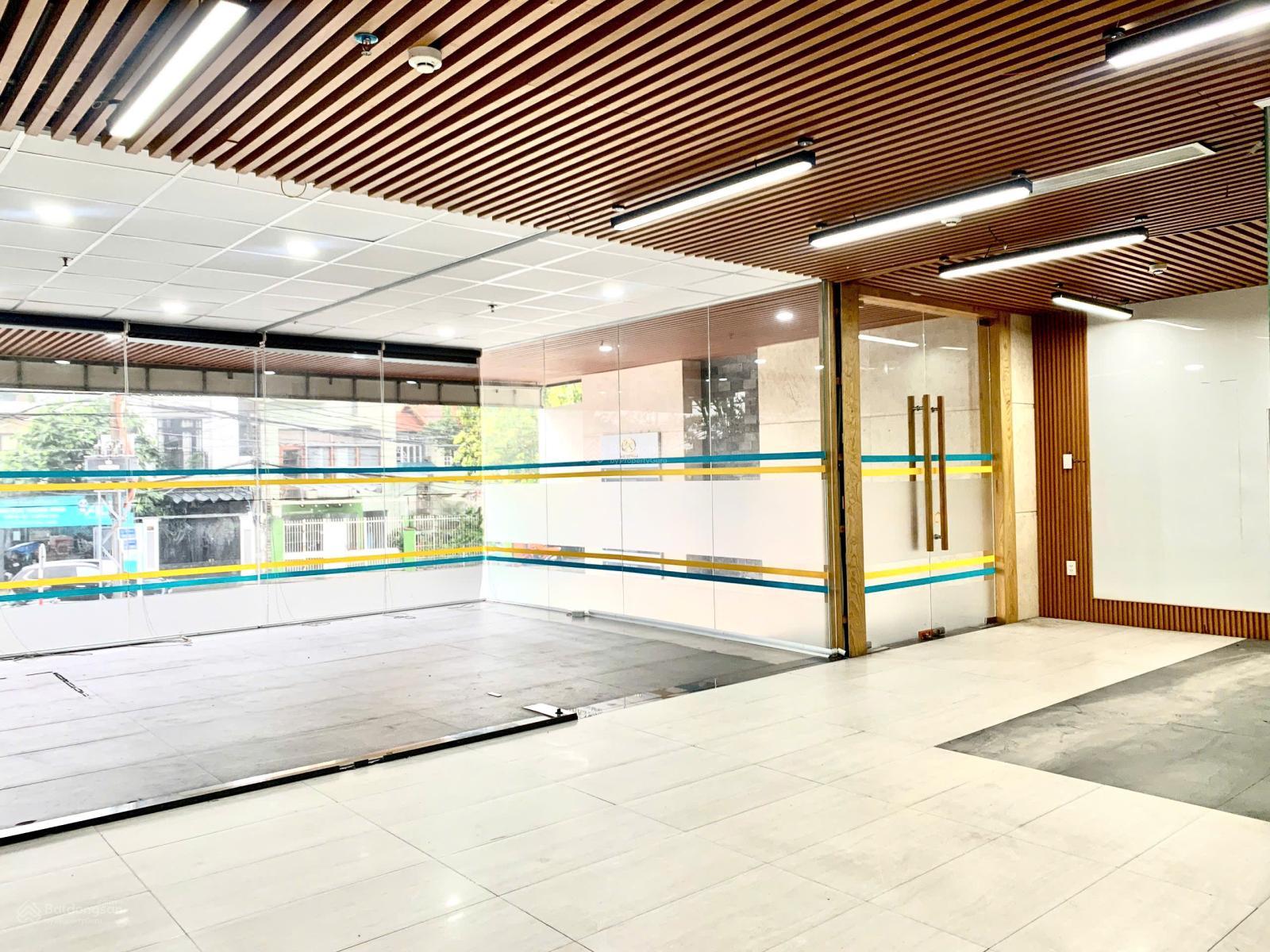 Cho thuê văn phòng tầng 1 gần cầu Rồng, 110 m2 giá 27 triệu. LH: 0935 999 *** Cho thuê văn phòng tầng 1 gần cầu Rồng, 110 m2 giá 27 triệu. LH: 0935 999 ***